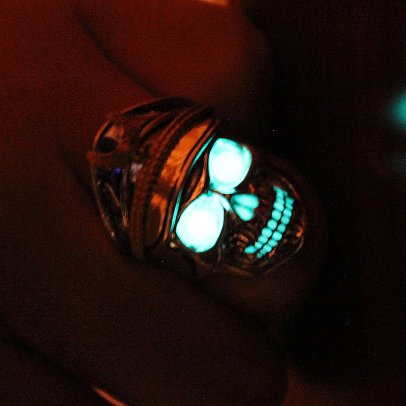GLOWING SKULL RINGS - Image 4